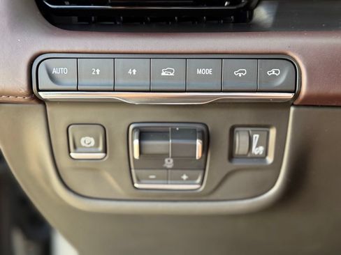 Used 2024 Cadillac Escalade ESV Sport Platinum w/ LPO, ONYX Package AWD/4WD image 28
