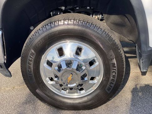 Used 2025 Chevrolet Silverado 3500 LT w/ Safety Package AWD/4WD image 12