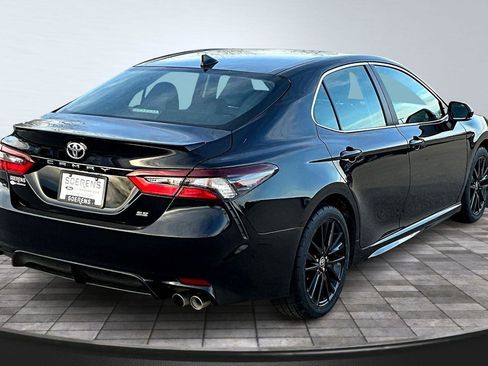 Used 2024 Toyota Camry SE image 5