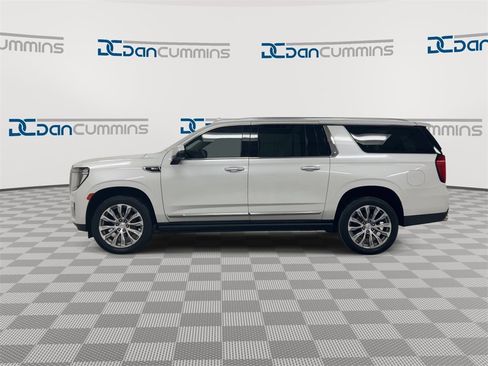 Used 2021 GMC Yukon XL Denali w/ Denali Premium Package image 5