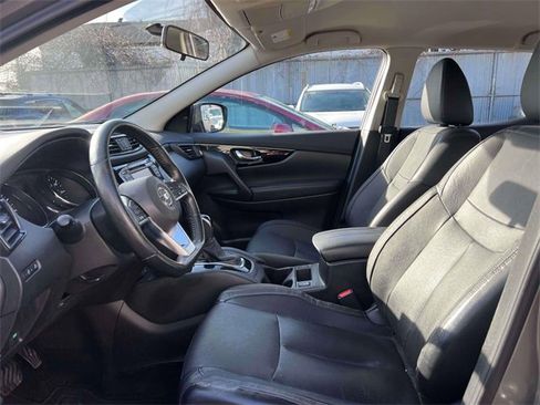 Used 2018 Nissan Rogue Sport SL image 16