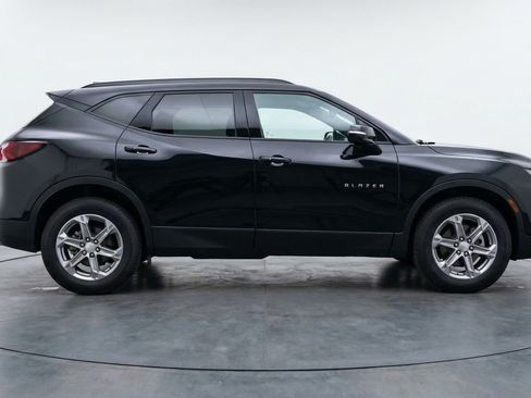 Used 2025 Chevrolet Blazer LT FWD image 11