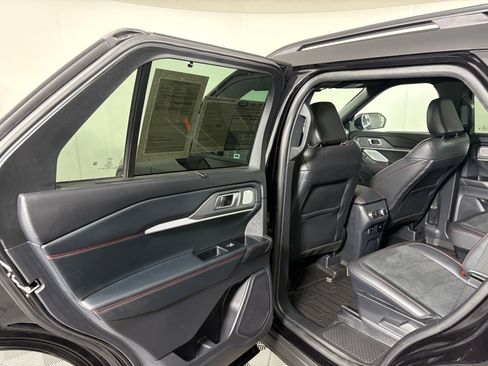 Certified 2025 Ford Explorer ST image 28