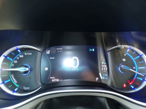 Used 2021 Chrysler Pacifica Limited w/ Uconnect Theater Family Group image 26