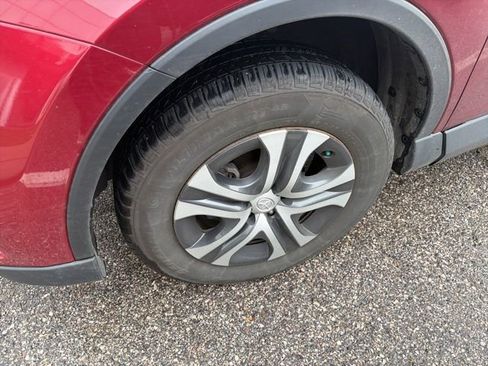 Used 2018 Toyota RAV4 LE AWD/4WD image 5