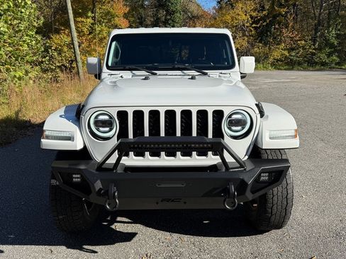 Used 2021 Jeep Gladiator Overland image 3