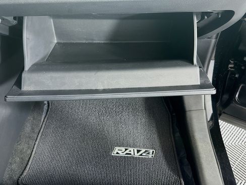 Used 2025 Toyota RAV4 XLE Premium FWD image 32