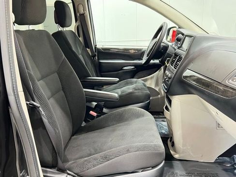 Used 2020 Dodge Grand Caravan SE FWD image 18