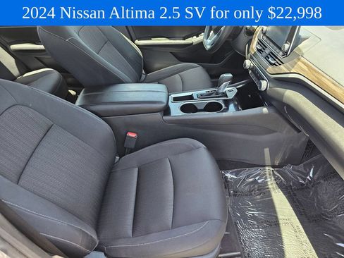 Used 2024 Nissan Altima 2.5 SV FWD image 11