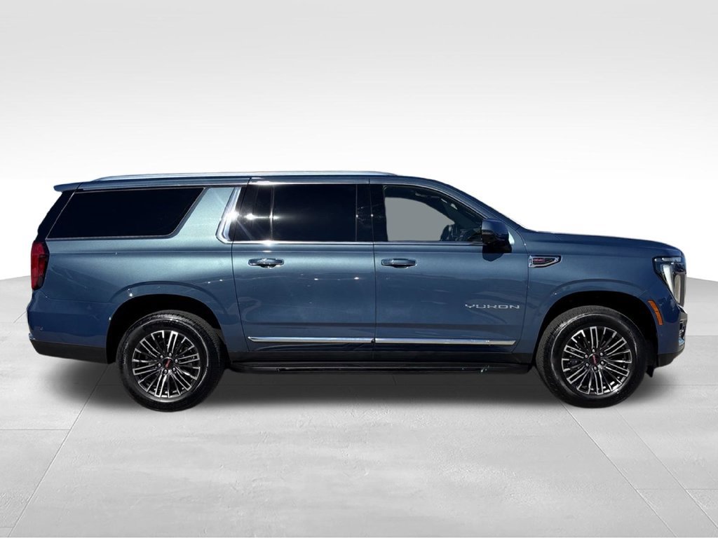 Used 2025 GMC Yukon XL Elevation w/ LPO, Elevation Black Package AWD/4WD image 2
