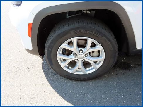 Used 2023 Jeep Grand Cherokee Limited AWD/4WD image 5