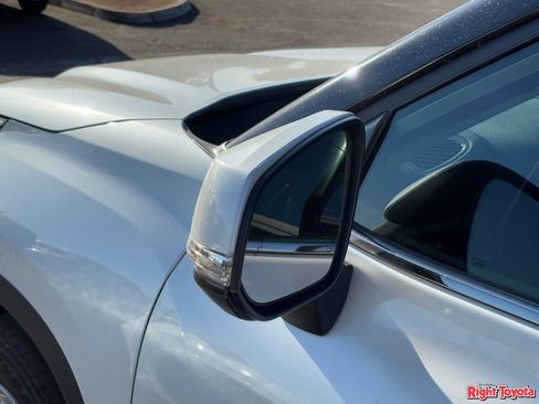 Used 2023 Toyota Highlander Limited image 9