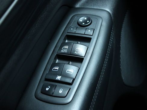Used 2021 Jeep Grand Cherokee Laredo X AWD/4WD image 24