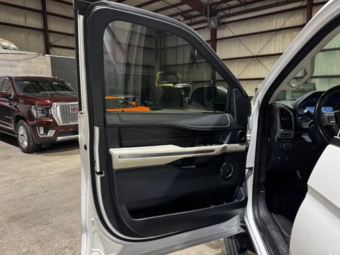 Used 2019 Ford Expedition Platinum image 9