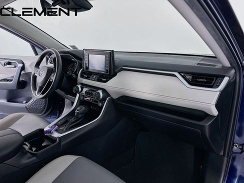 Used 2020 Toyota RAV4 XLE Premium image 34