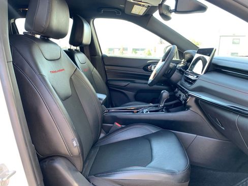 Used 2025 Jeep Compass Trailhawk image 35