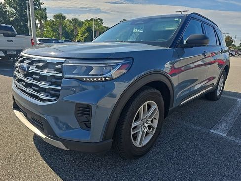 Used 2025 Ford Explorer Active RWD image 3