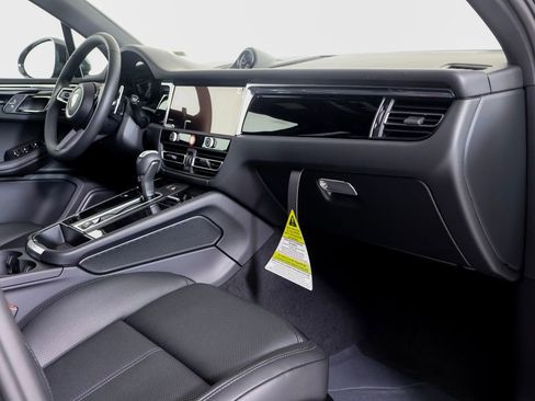 New 2026 Porsche Macan image 9
