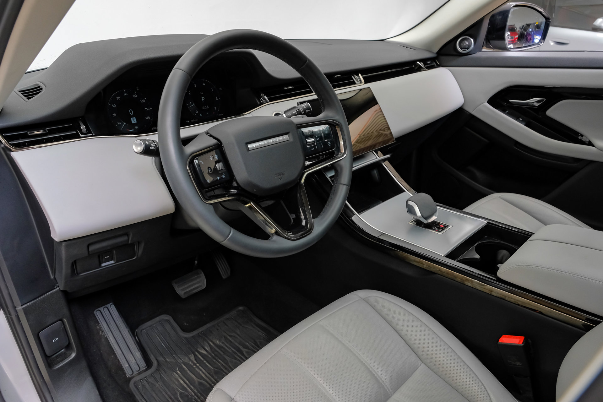 Used 2024 Land Rover Range Rover Evoque S AWD/4WD image 3