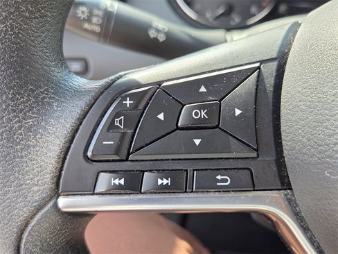 Used 2018 Nissan Rogue Sport SV image 23