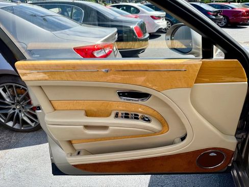 Used 2016 Bentley Mulsanne RWD image 13