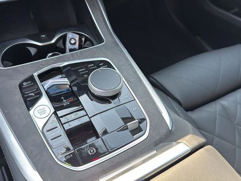 Used 2025 BMW X7 xDrive40i w/ Climate Comfort Package image 37