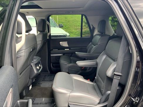 Used 2025 Ford Expedition Active AWD/4WD image 11