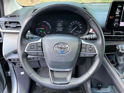 Certified 2021 Toyota Sienna XLE FWD image 14