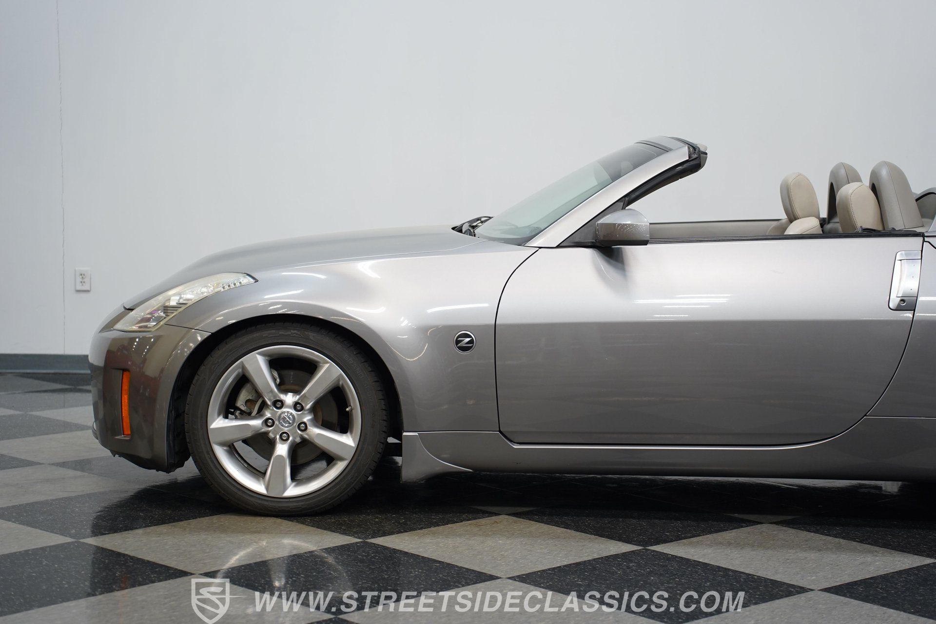 Used 2007 Nissan 350Z Touring RWD image 23