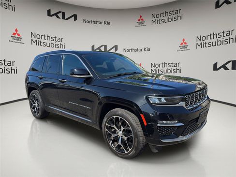 Used 2023 Jeep Grand Cherokee Summit AWD/4WD image 9