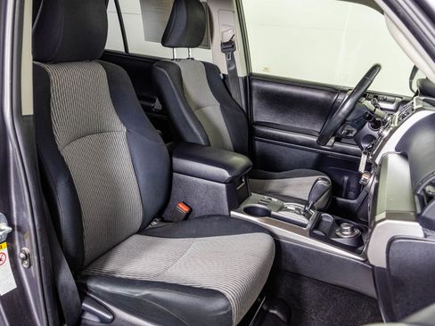 Used 2015 Toyota 4Runner SR5 image 41