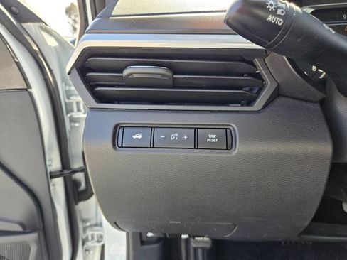 Used 2025 Nissan Altima 2.5 SV FWD image 19