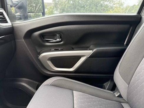 Used 2021 Nissan Titan SV w/ SV Convenience Package RWD image 29