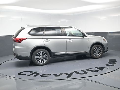 Used 2020 Mitsubishi Outlander ES image 16