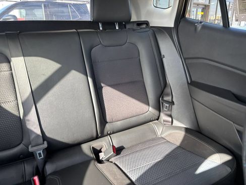 Used 2025 Chevrolet Trax LT FWD image 35