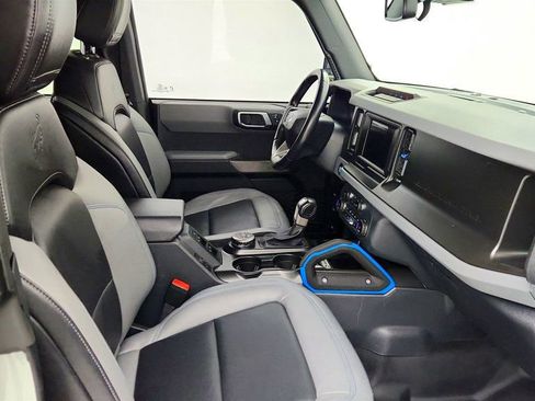 Used 2022 Ford Bronco Black Diamond image 23