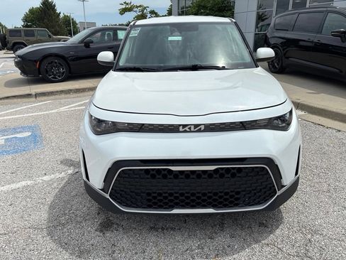Used 2025 Kia Soul LX w/ LX Technology Package FWD image 3