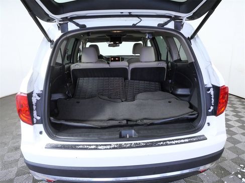 Used 2016 Honda Pilot Touring image 11