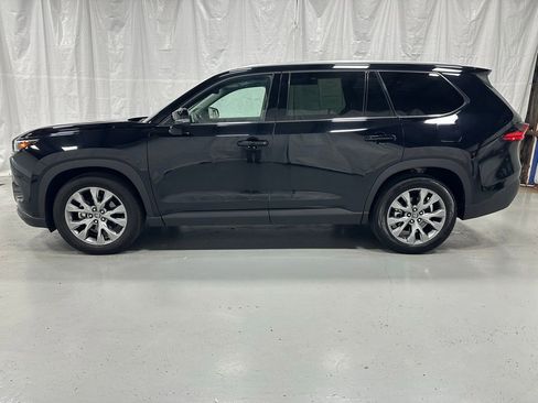 Used 2025 Toyota Grand Highlander AWD image 4
