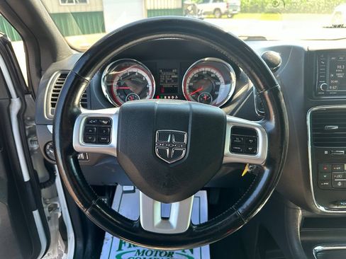 Used 2019 Dodge Grand Caravan GT FWD image 14