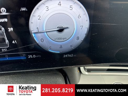 Used 2025 Hyundai Elantra Limited image 18