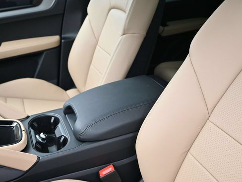 Certified 2026 Porsche Cayenne AWD/4WD image 20