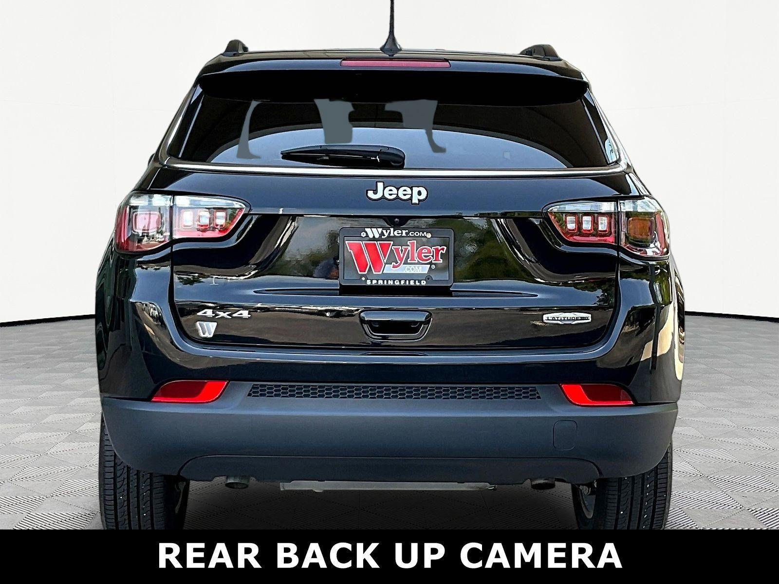 Used 2023 Jeep Compass Latitude AWD/4WD image 5