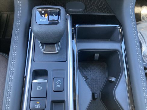 New 2026 Nissan Pathfinder Platinum image 18