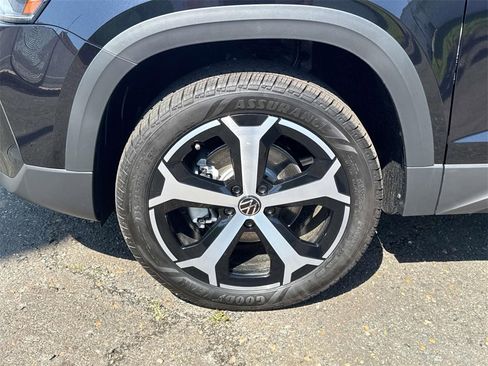 Used 2025 Volkswagen Taos SEL image 6