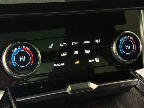 Certified 2023 Land Rover Range Rover SE image 32