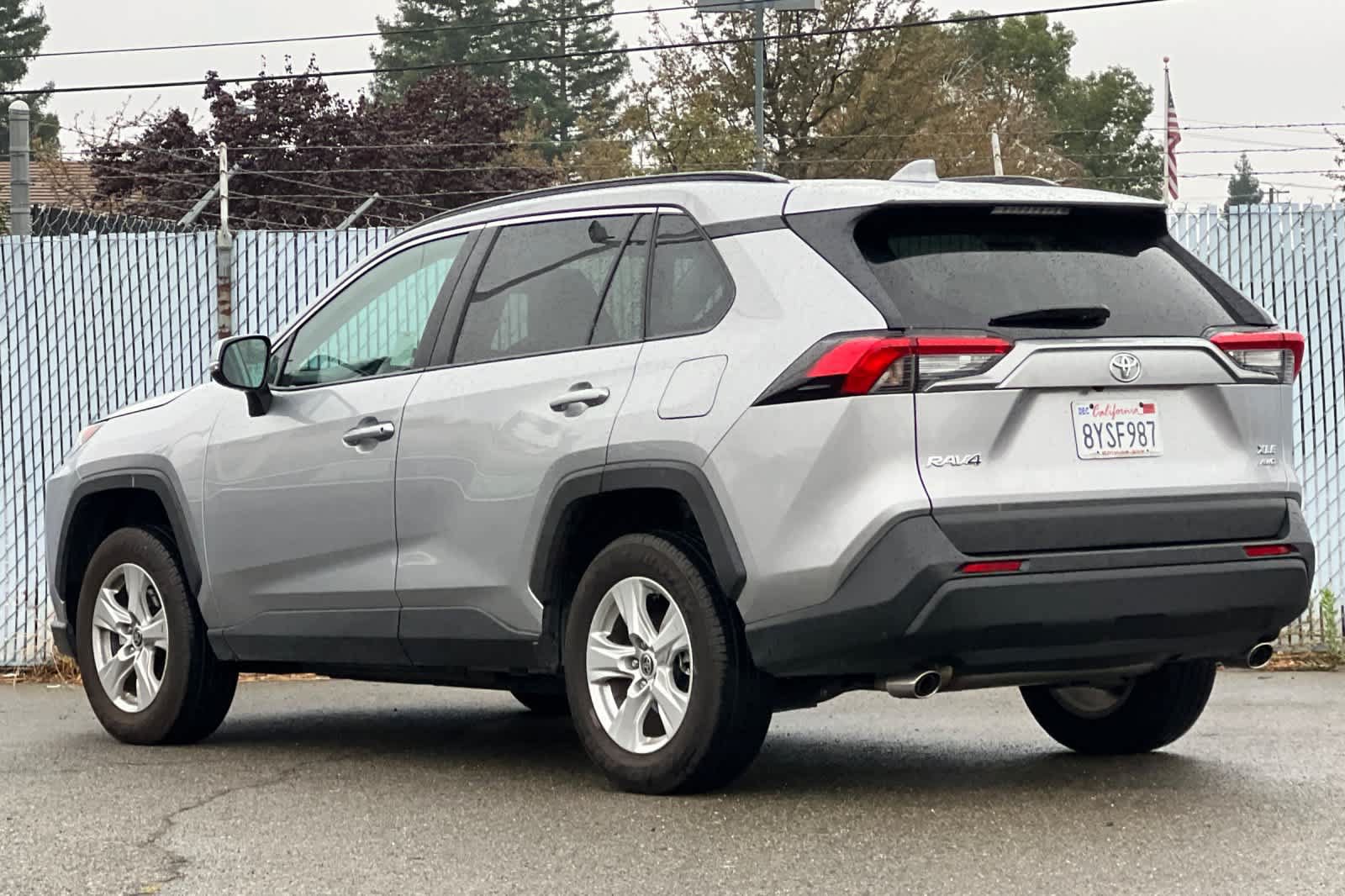 Used 2021 Toyota RAV4 XLE w/ Convenience Package AWD/4WD image 5