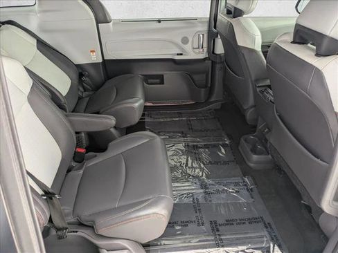 Used 2021 Toyota Sienna XSE w/ XSE Plus Package image 20