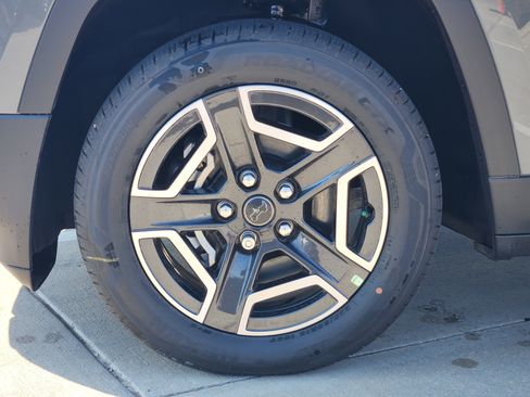 New 2026 Jeep Cherokee Laredo image 9