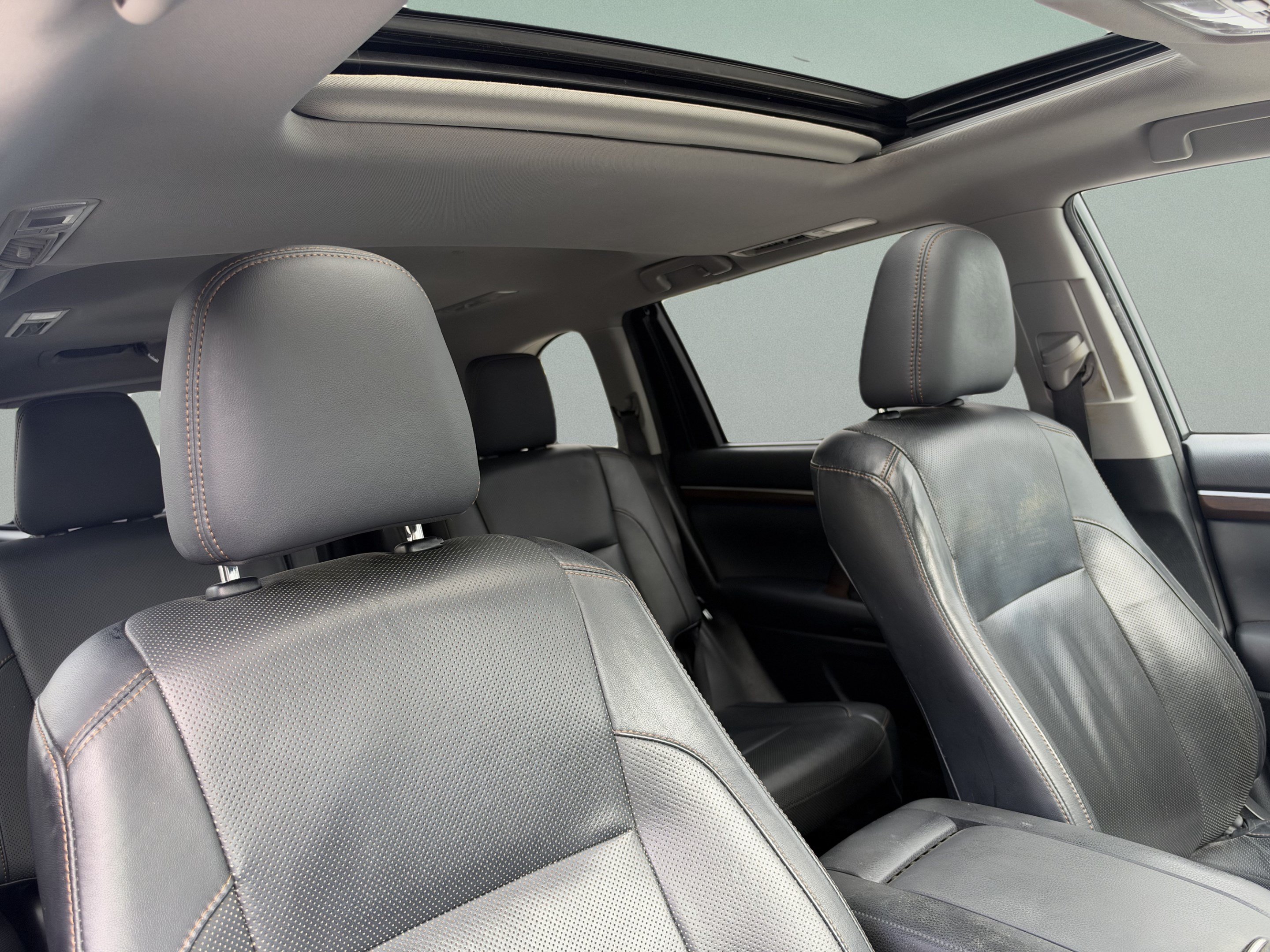 Used 2015 Toyota Highlander Limited w/ Driver Technology Package AWD/4WD image 18